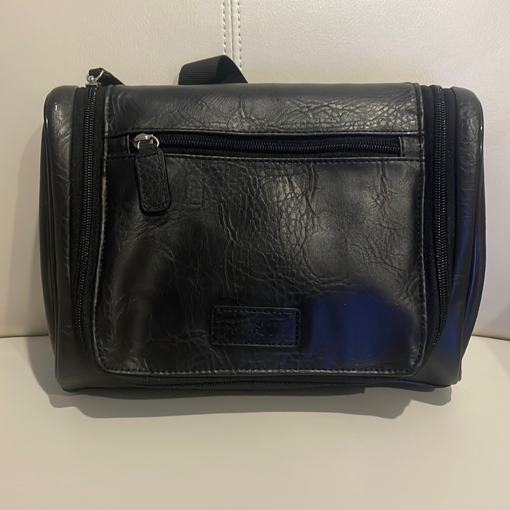 🔵🔵Perry Ellis Toiletry Case